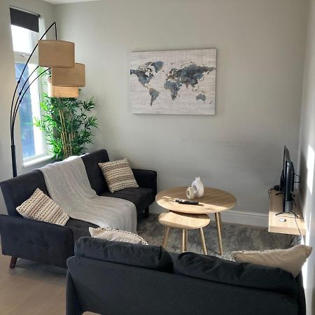 Splendid 2 Bed Flat With Private Terrace In Wimbledon - 2 The Queens Apartment Londra Exterior foto