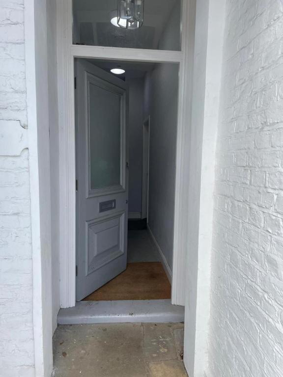 Splendid 2 Bed Flat With Private Terrace In Wimbledon - 2 The Queens Apartment Londra Exterior foto