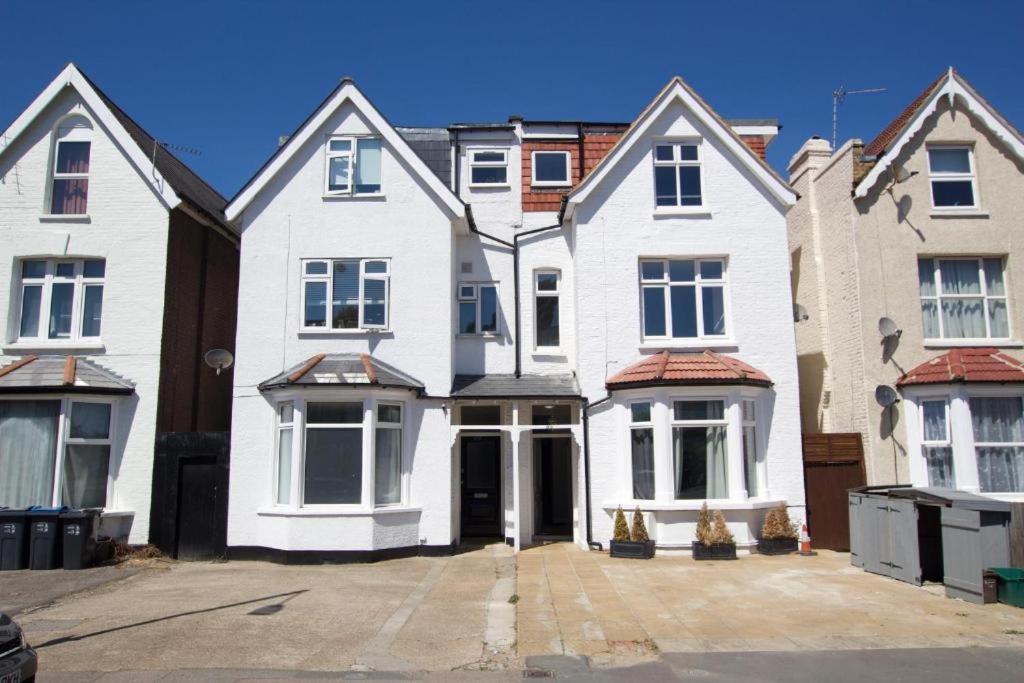 Splendid 2 Bed Flat With Private Terrace In Wimbledon - 2 The Queens Apartment Londra Exterior foto